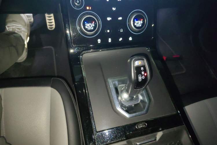 Used Land Rover Range Evoque 2020 249 PS R-DYNAMIC S Sport Edition Gear Lever