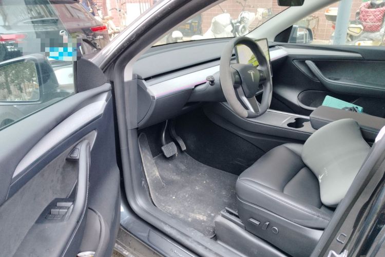 Used Tesla Model Y 2024 Rear-Wheel-Drive Version
