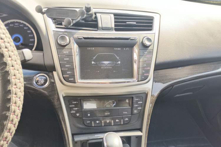 Used CHANGAN Raeton 2013 1.8T Automatic Flagship Model China IV Standard