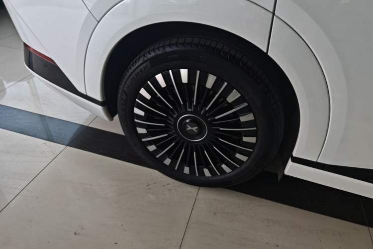 Used XPeng X9 2025 740 Ultra-Long Range Max Exterior 5
