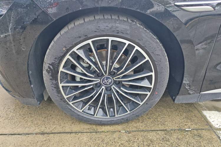 Used BYD Han 2025 DM-i Intelligent Driving Edition 125KM LiDAR Flagship Model Left Front Wheel Hub