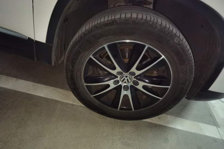 Used Volkswagen Tiguan 2016 300TSI Automatic Two-Wheel Drive Luxury Edition Right Front Wheel Hub