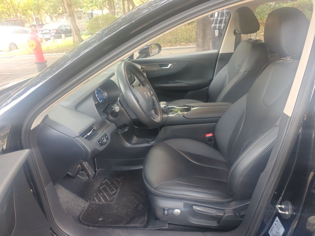 Hongqi E-QM5 2024 450km Range Commuter Version — снимка 15