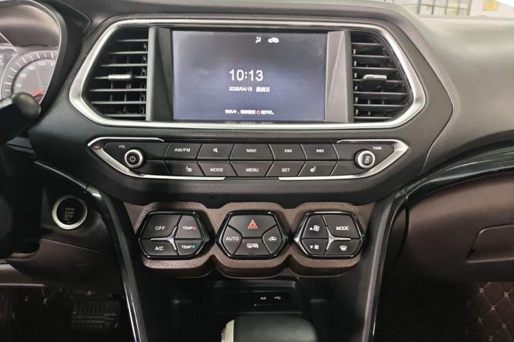 Used GAC Trumpchi GS4 2017 235T Automatic Two-Wheel Drive Luxury Smart Connectivity Version Audio And AC Panel