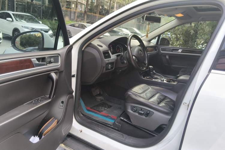 Used Volkswagen Touareg 2015 3.0 TSI Standard Model Driver Seat