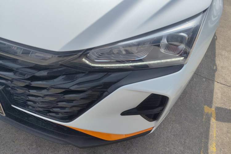 Used Dongfeng Aeolus Yixuan 2023 Mach Edition 1.5L Automatic Chasing Wind Version Left Front Headlight