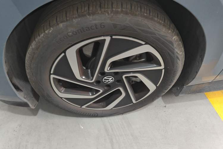 Used Volkswagen ID.7 VIZZION 2024 PRO Model Left Front Wheel Hub