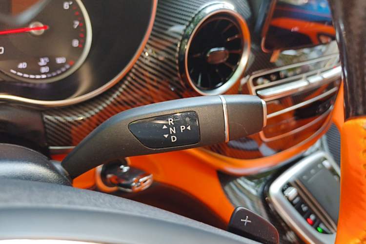 Used Mercedes-Benz V-Class 2021 V 260 Avantgarde Edition Gear Lever