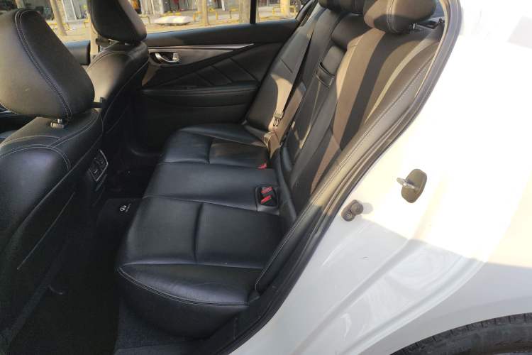 Used Infiniti Q50 2014 3.7L Luxury Edition