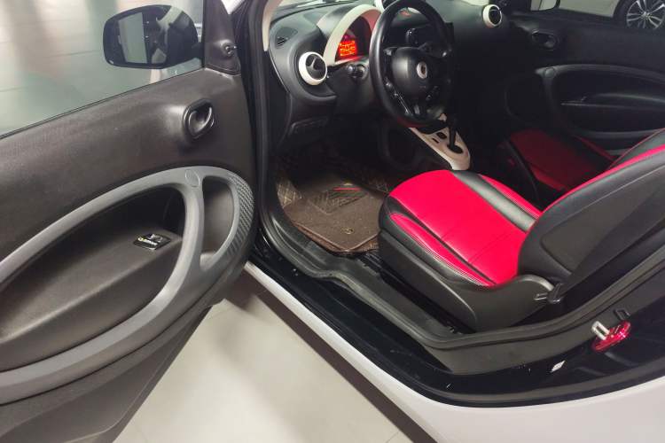 Used smart fortwo 2015 1.0L 52 kW hardtop Dynamic version