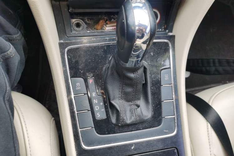 Used Volkswagen Passat 2015 1.8TSI DSG Prestige Edition Gear Lever