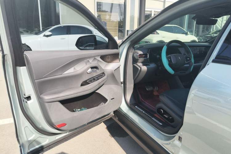 Used ARCFOX Alpha S 2022 525S 160kW Driver Seat