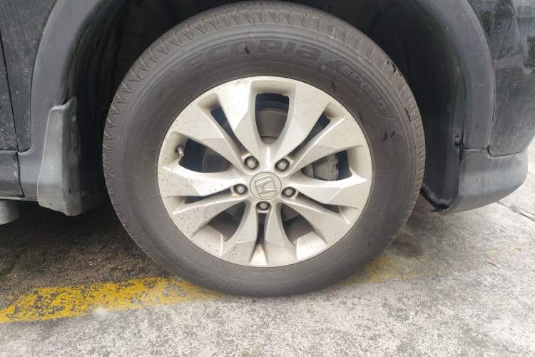 Used Honda CR-V 2012 2.4L four-wheel drive luxury version Right Front Wheel Hub