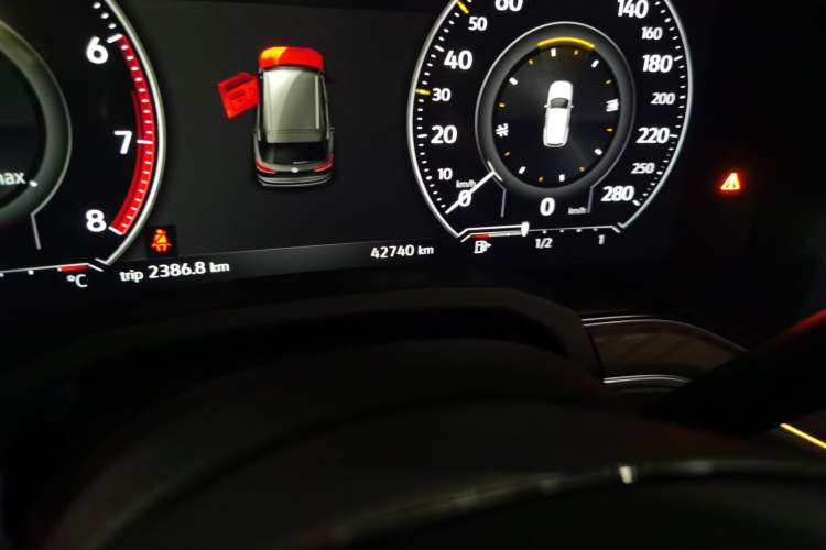 Used Volkswagen Touareg 2019 2.0TSI Ruiyi Edition China VI Standard Odometer Close Up