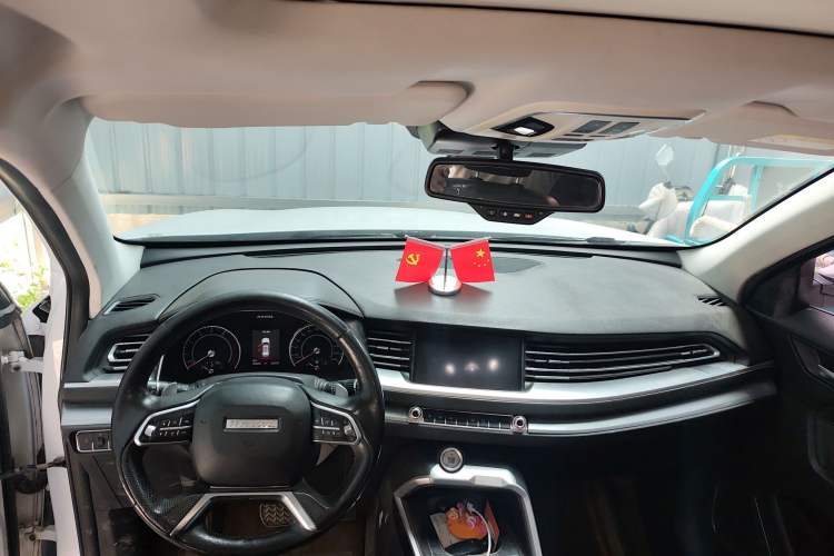 Used Haval H6 2017 Red Label 2.0T Automatic Two-Wheel Drive ZhiShang Model
