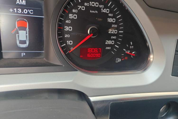 Used Audi A6L 2011 2.4L Comfort Edition Odometer Close Up