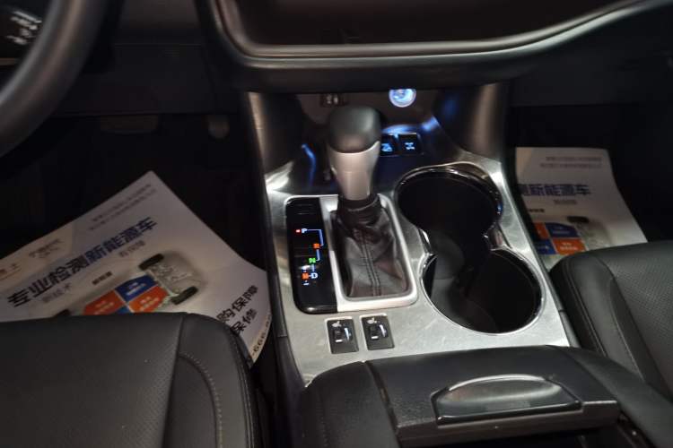 Used Toyota Highlander 2017 2.0T Four-Wheel Drive Luxury Edition 7 Seats Gear Lever