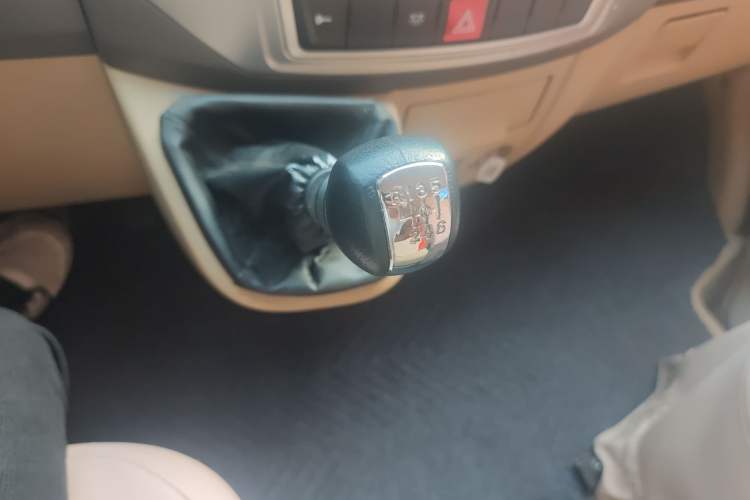 Used Dongfeng Yufeng 2016 2.5T Lingyun Edition Yulibao Premium Short Wheelbase Mid-Roof ZD25