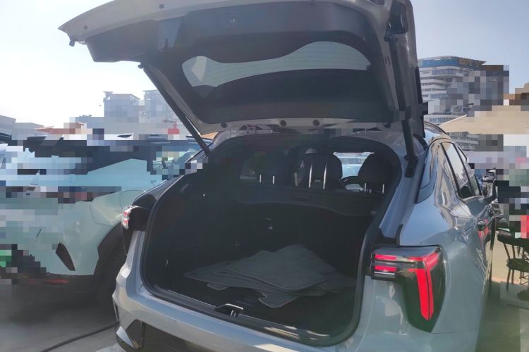 Used Lynk & Co 01 EM-P 2023 1.5TD EM-P Dawn Edition Trunk