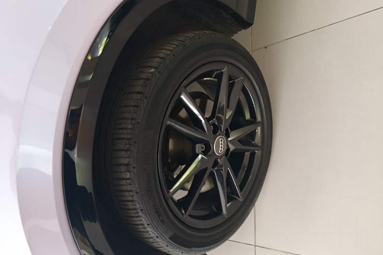 Used Audi Q2L 2021 35 TFSI Progressive Dynamic Edition Left Front Wheel Hub