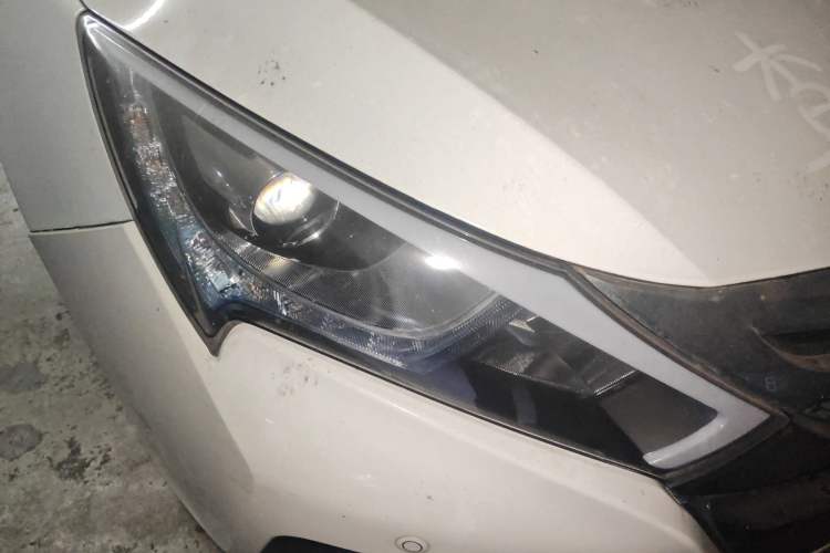 Used BYD Qin New Energy 2015 1.5T Dual-Crown Flagship Plus Edition Right Front Headlight