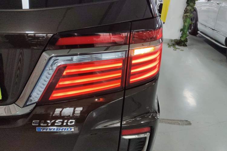 Used Honda Elysion 2019 2.0L Hybrid Supreme Edition
