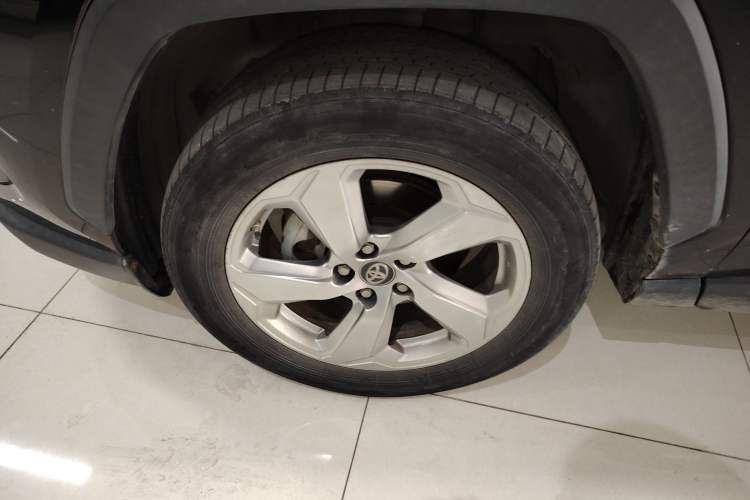 Used Toyota RAV4 2021 2.0L CVT Two-Wheel Drive Fashion Edition Left Front Wheel Hub