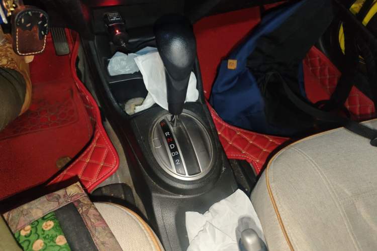 Used Honda Fit 2011 1.5L Automatic Luxury Edition Gear Lever