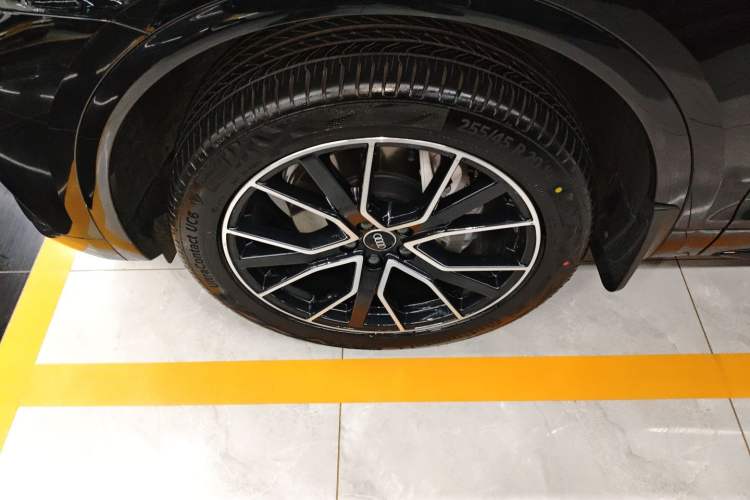 Used Audi Q5L 2025 Facelift 45th Anniversary Collector's Edition 40 TFSI Luxury Dynamic Version
