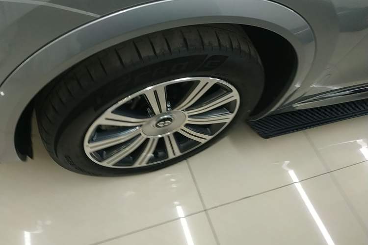 Used Hima AITO M8 2025 Extended-Range Max Version 37 kWh 6-Seater
