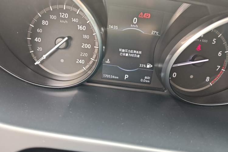 Used Land Rover Discovery Sport 2017 2.0T SE Odometer Close Up