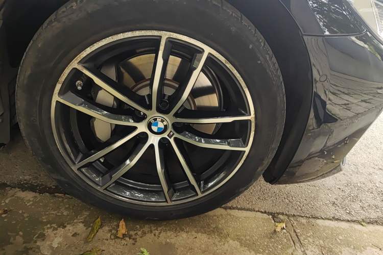 Used BMW 5 Series New Energy 2021 535Le M Sport Package Right Front Wheel Hub
