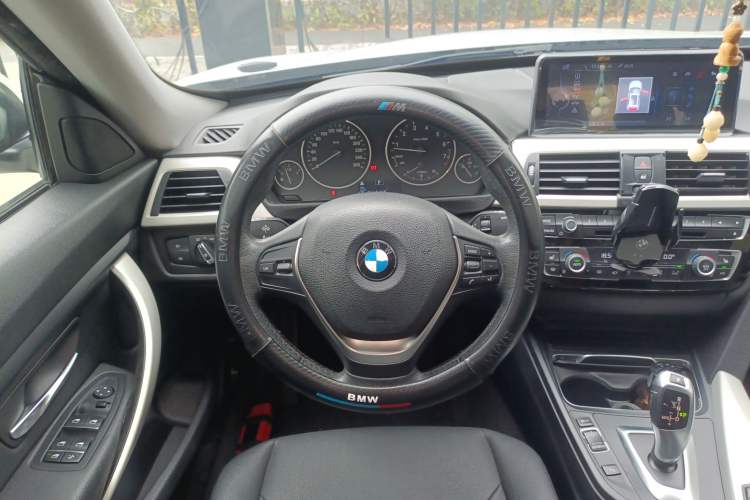 Used BMW 3 Series GT 2017 320i Sport Edition
