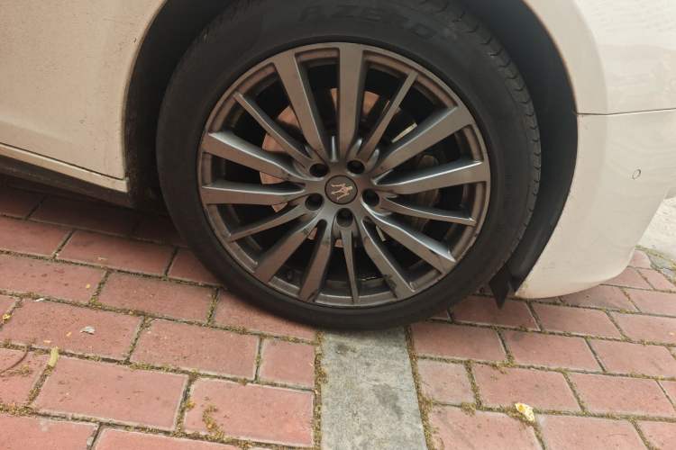 Used Maserati Ghibli 2018 Revised Version 3.0T Standard Edition Right Front Wheel Hub