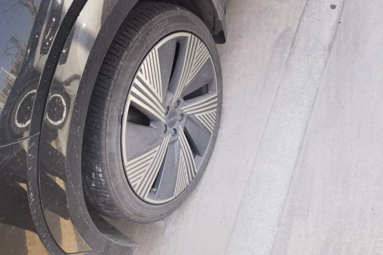 Used Lynk & Co 08 EM-P 2023 120km Long-Range Halo
