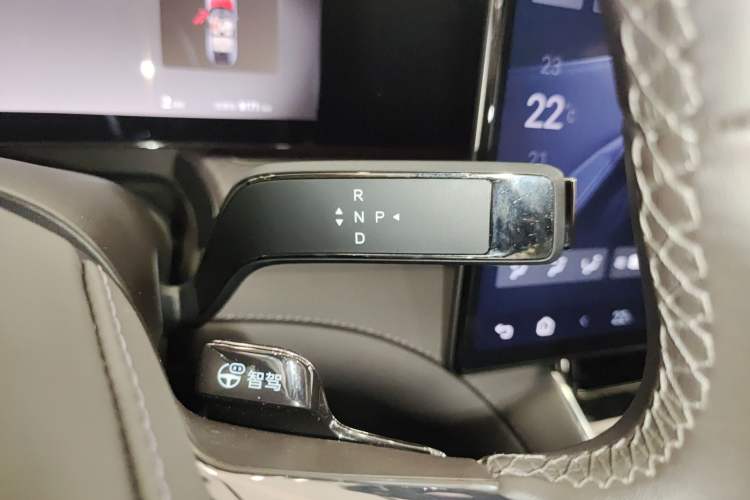 Used Denza Z9 2024 1100 km Four-Wheel Drive Max Version
