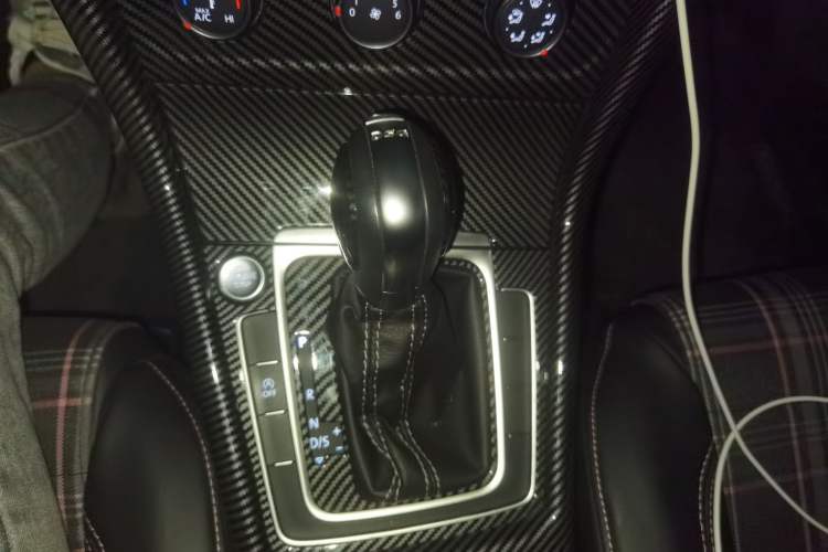 Used Volkswagen Golf 2020 Charming Edition 280TSI DSG R-Line Gear Lever