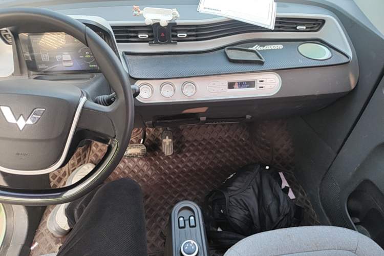 Used Wuling Hongguang MINIEV 2021 Macaron Premium Model – Lithium Iron Phosphate Audio And AC Panel