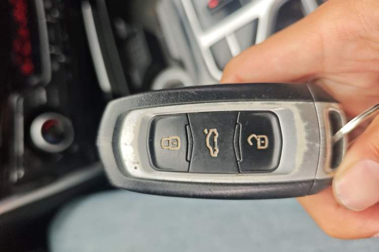 Used Geely Auto Emgrand GT 2015 2.4L Luxury Model
