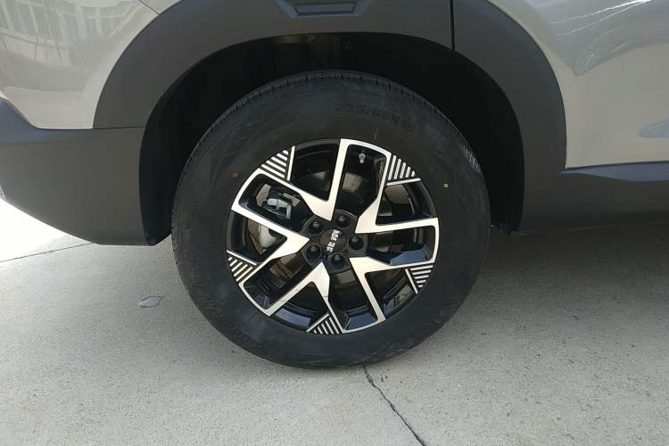 Used BAIC Off-Road BJ30 2024 1.5T Light Wilderness Pro Edition Right Rear Wheel Hub