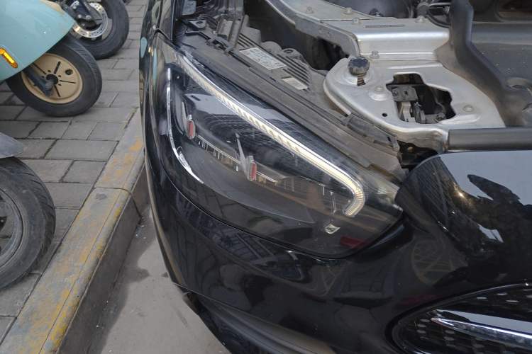 Used Mercedes-Benz E-Class 2022 E 300 L Sporty and Stylish Model Right Front Headlight