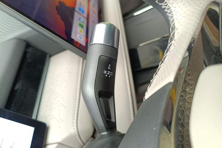 Used Geely Galaxy 8 2025 130km EM-i Flagship Edition Gear Lever