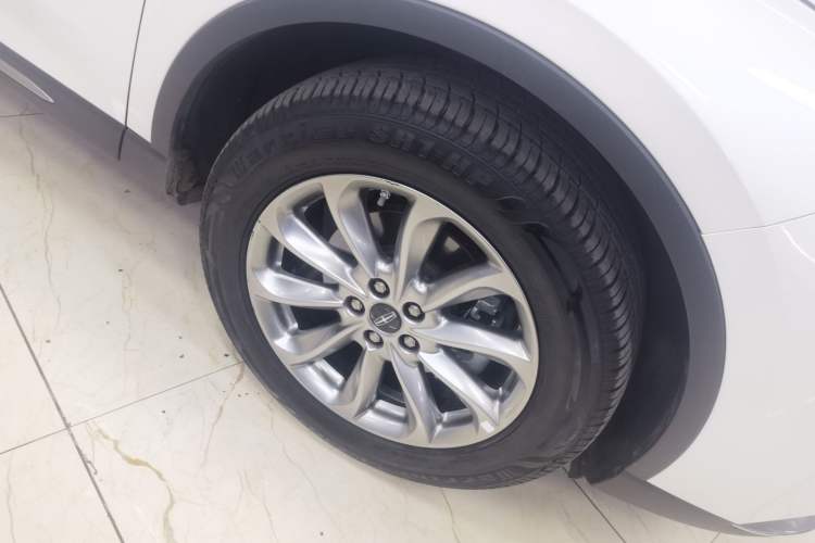 Used Lincoln Corsair 2021 2.0T Two-Wheel Drive Deluxe Edition Right Front Wheel Hub