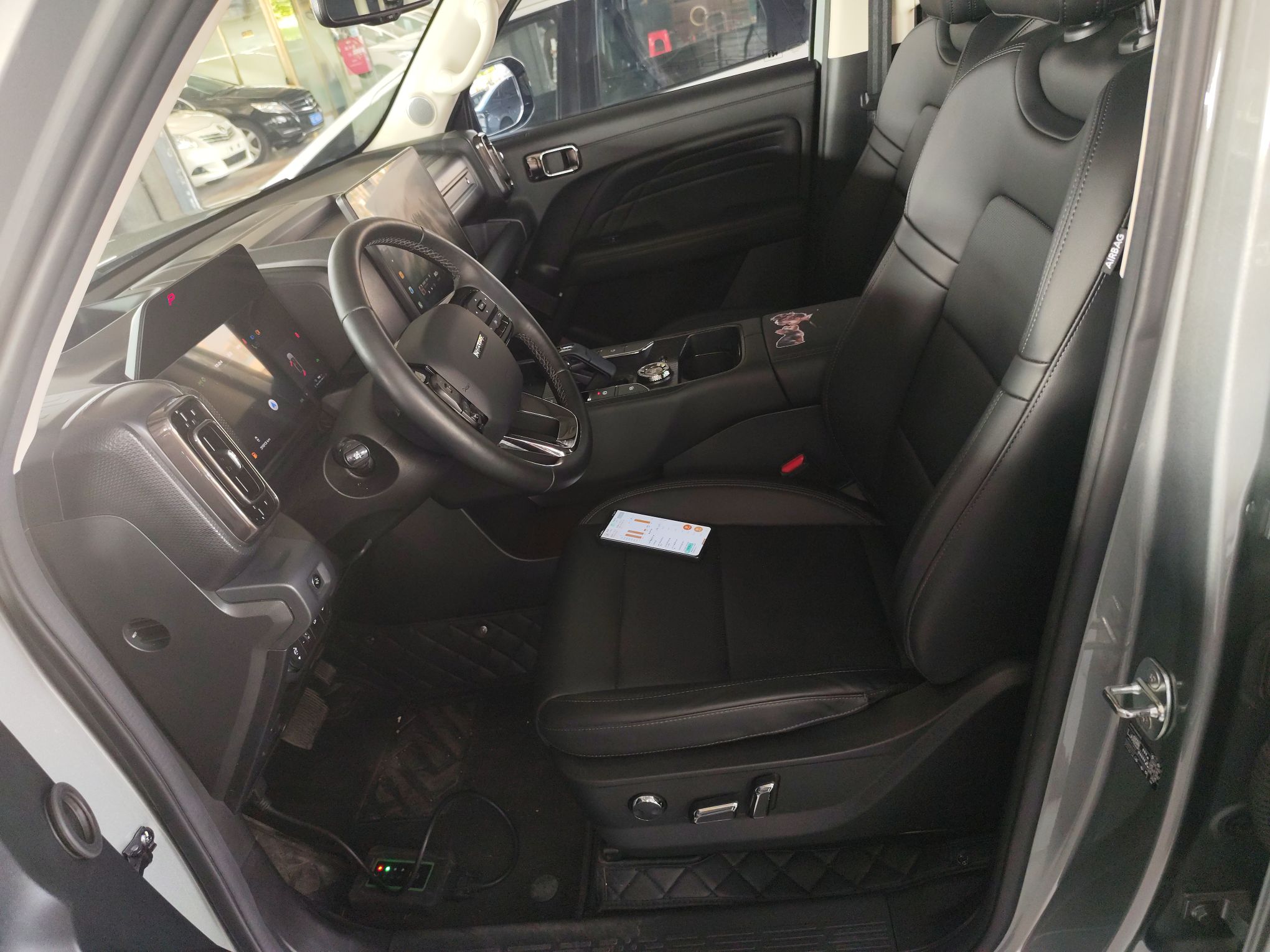 Переднее сиденье в автомобиле