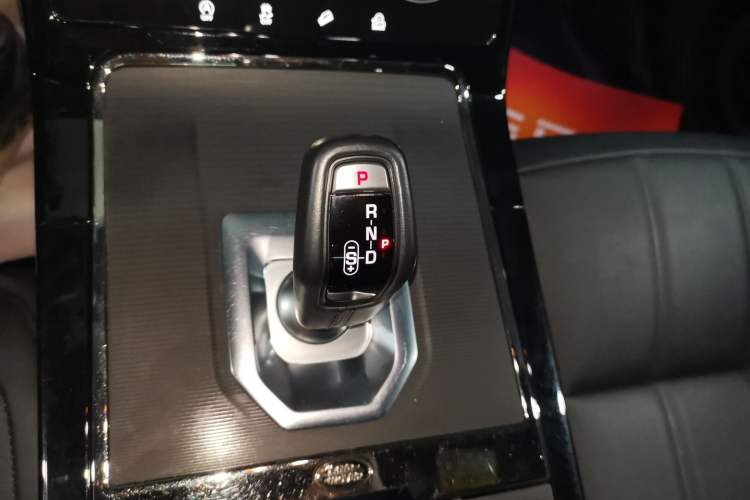 Used Land Rover Range Rover Evoque 2021 Range Rover Velar 249 PS R-Dynamic S Performance Edition