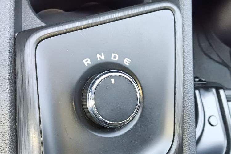 Used Chana Ruixing EM60 2025 Passenger Version Comfort Edition 6 Seats 300 km Range Side-Hinged Doors
