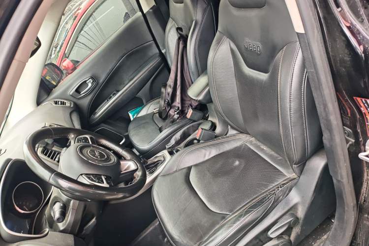 Used Jeep Compass 2017 200T Automatic Family Edition
