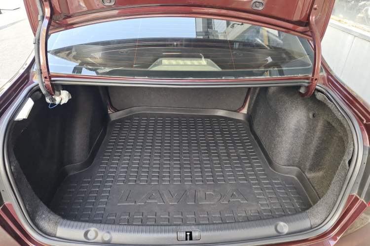 Used Volkswagen Lavida 2013 Revised Classic 1.6L Automatic Fashion Edition