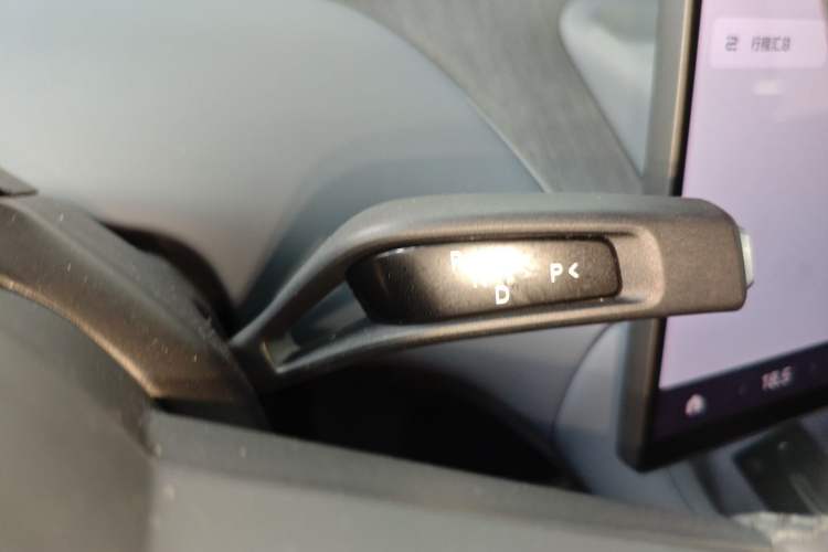 Used Xiaomi Auto YU7 2025 Ultra-Long Range Rear-Wheel Drive Version Gear Lever