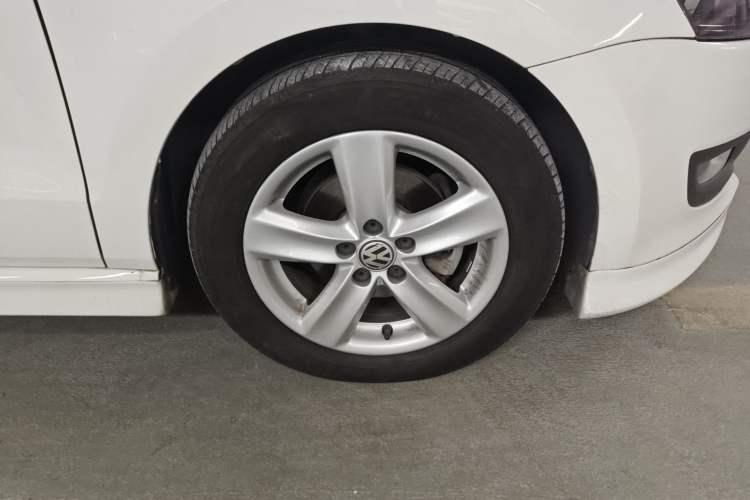 Used Volkswagen Polo 2011 1.6L Automatic ZhiShang Version Right Front Wheel Hub